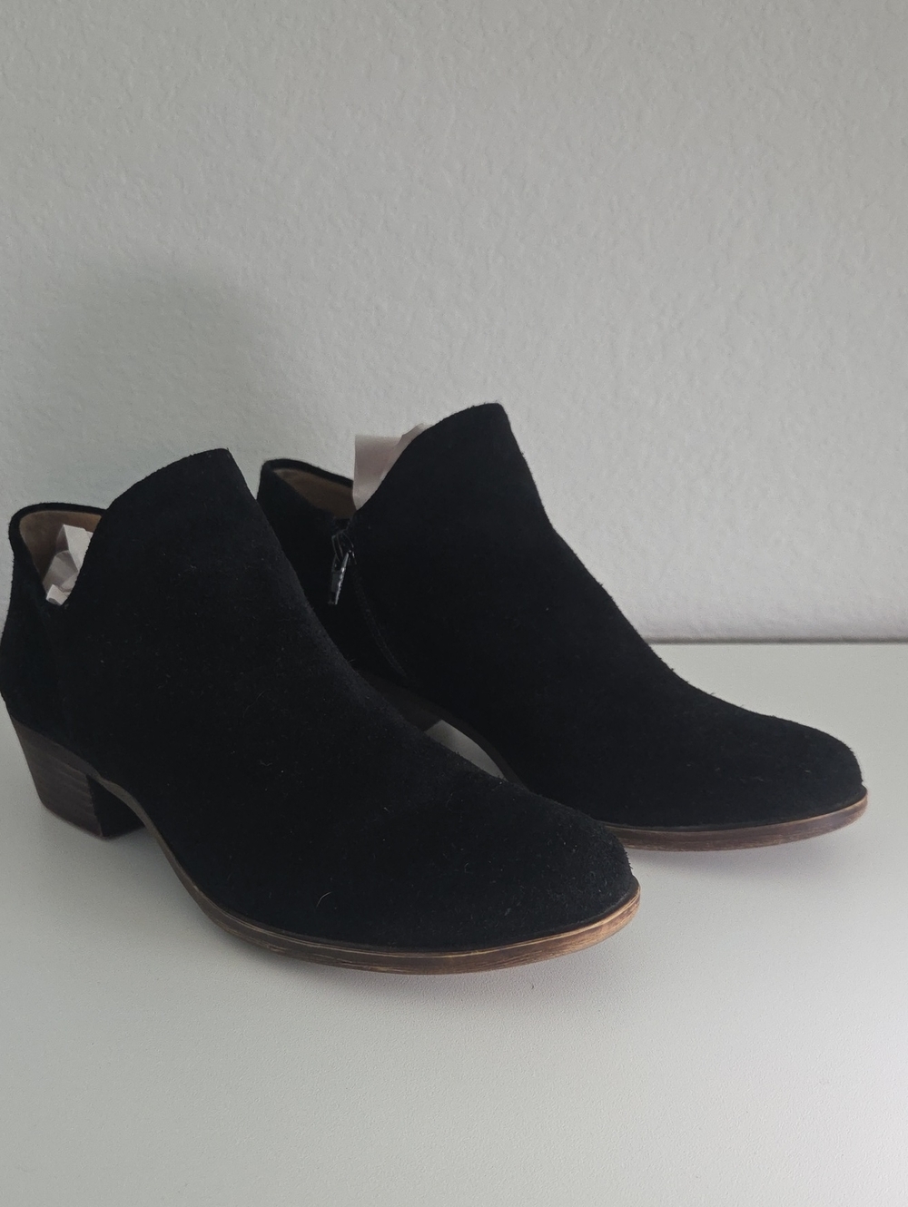 Lucky Brand Black Suede Leather Ankle Zip  Booties Low Stacked Heel 9.5 /39.5